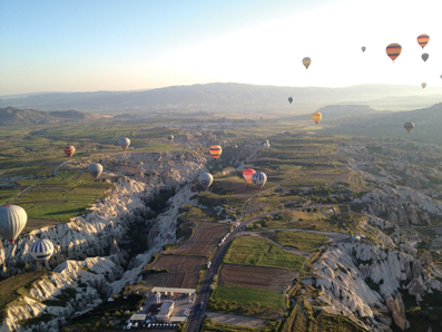 Rubrica Religioni in dialogo 01 - Mongolfiere nel suggestivo paesaggio della Cappadocia  